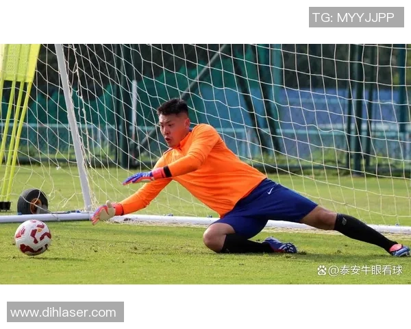 足球巨星专注个人训练全方位提升技术体能与竞技状态解析